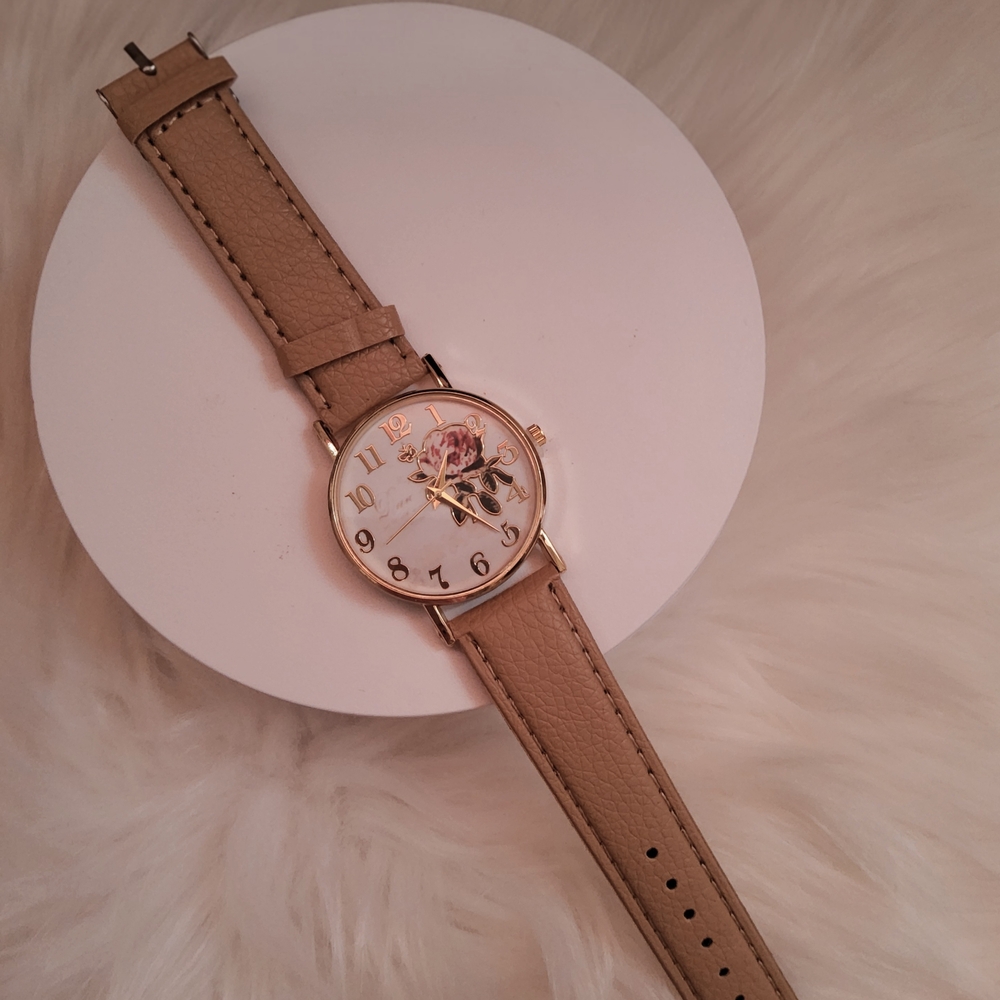 New Elegant Tan Leather Strap Watch
